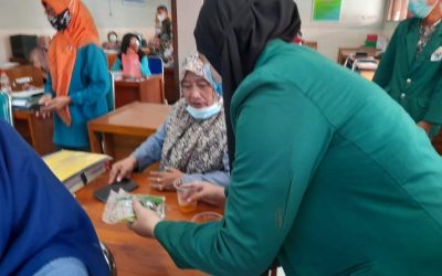 Dosen Kesmas Ajak Guru SDN Pacar Kembang 1 Surabaya Buat Minuman Herbal